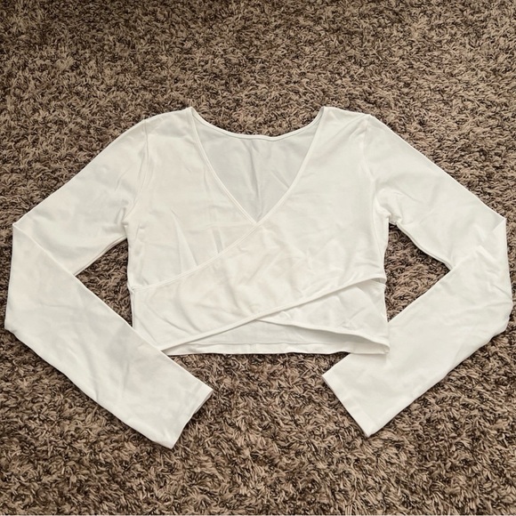 White Active Seamless Criss Cross Crop Top - Picture 2 of 12